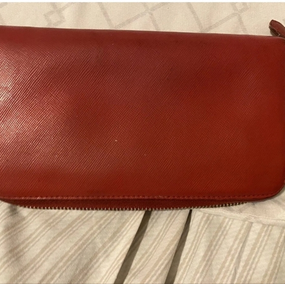 Prada wallet women. Condition is Pre-owned. - Picture 3 of 4